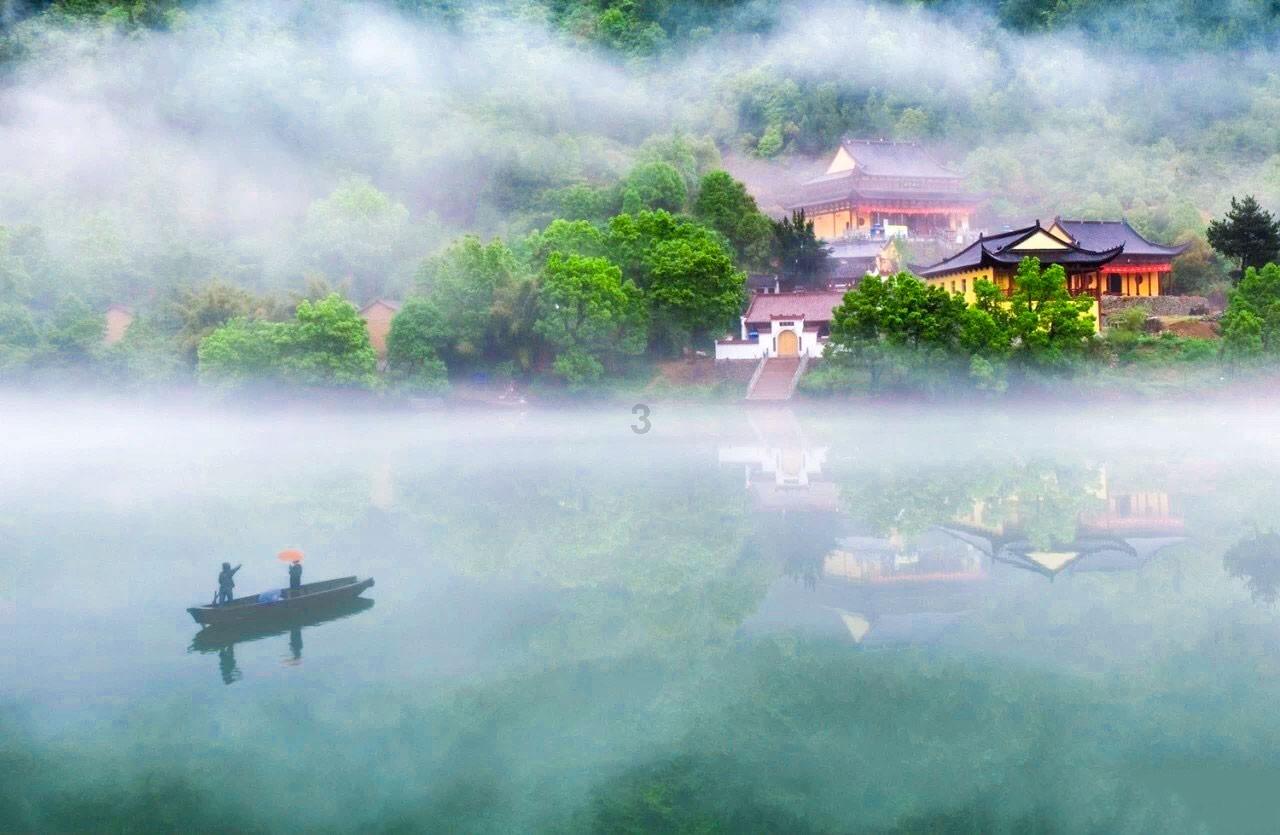 逃离荒废房屋