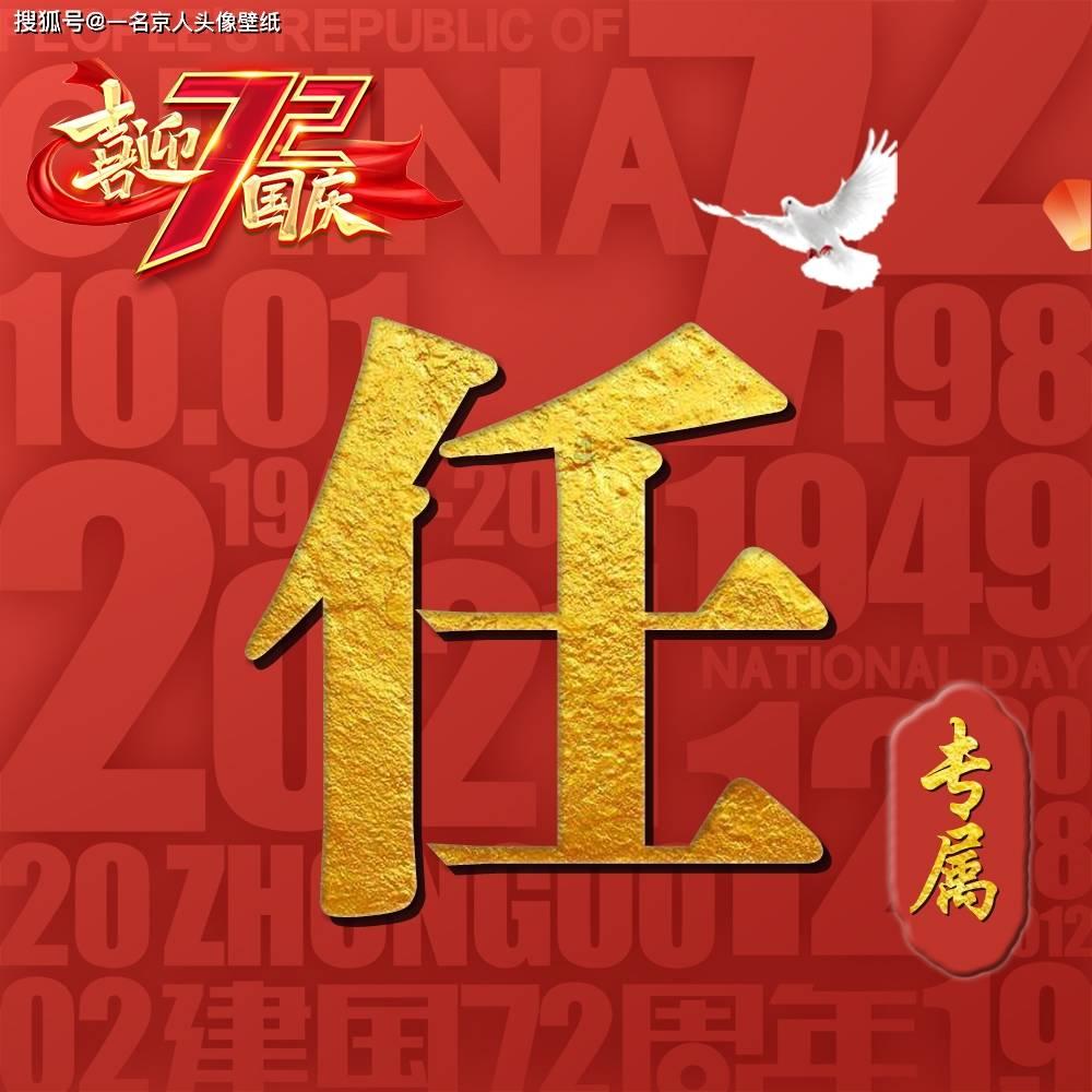 沙滩游玩的女孩们